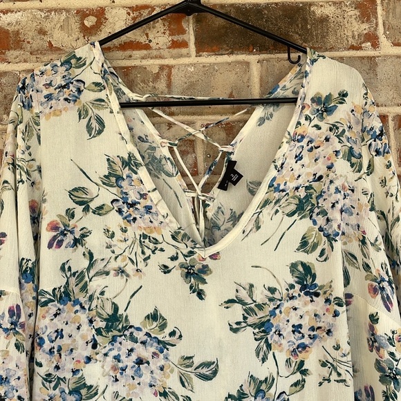 Torrid Floral Print Women's Top - Picture 3 of 7